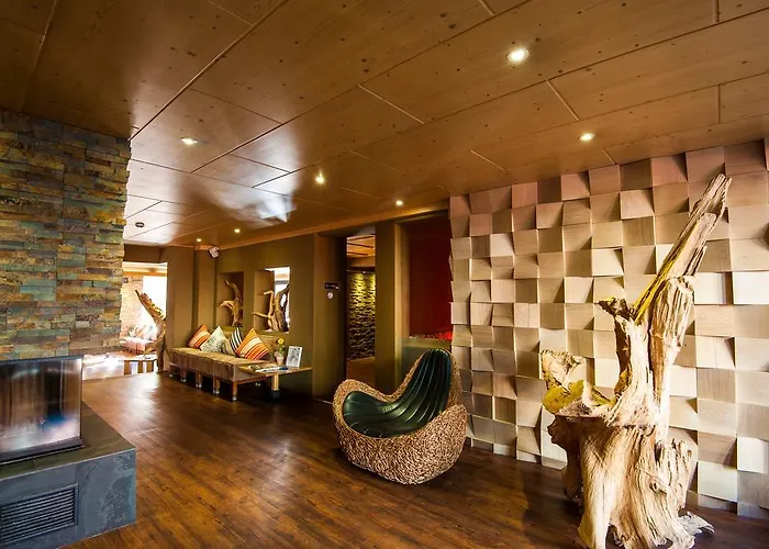 Living Max Hotel
